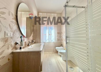 Bagno - Three-room apartment VIALE DELLA REPUBBLICA
 
76, Calvizzano - photo 27
