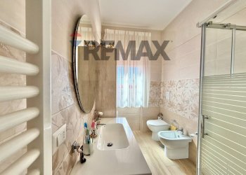 Bagno - Three-room apartment VIALE DELLA REPUBBLICA
 
76, Calvizzano - photo 30