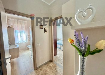 Hall / corridoio - Three-room apartment VIALE DELLA REPUBBLICA
 
76, Calvizzano - photo 31