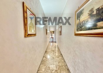 Hall / corridoio - Three-room apartment VIALE DELLA REPUBBLICA
 
76, Calvizzano - photo 39