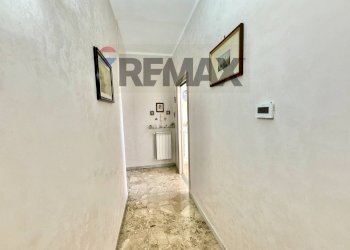 Hall / corridoio - Three-room apartment VIALE DELLA REPUBBLICA
 
76, Calvizzano - photo 44