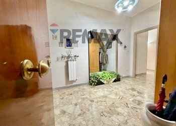 Hall / corridoio - Three-room apartment VIALE DELLA REPUBBLICA
 
76, Calvizzano - photo 46
