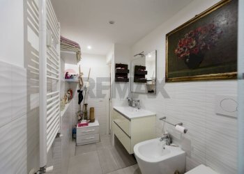 Bagno - Bilocale Via Pier Francesco Mola
 
22, Milano - foto 16