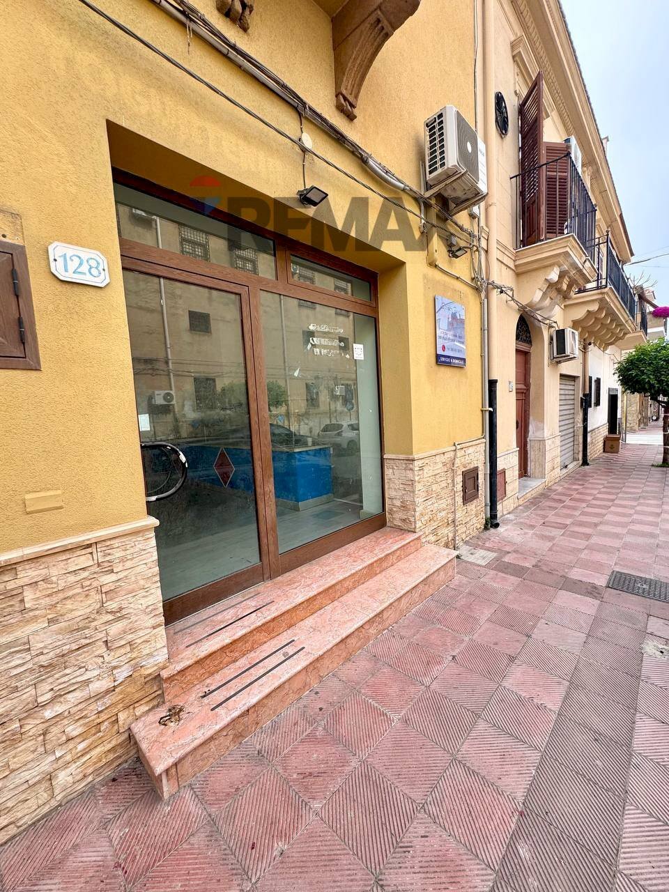 Edificio all\'aperto - Locale Commerciale Corso Vittorio Emanuele
128, Terrasini - foto 3