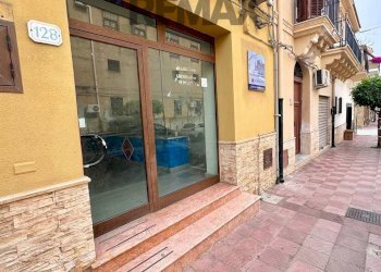 Edificio all\'aperto - Locale Commerciale Corso Vittorio Emanuele
128, Terrasini - foto 3
