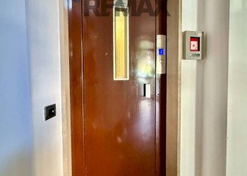 Hall / corridoio - Three-room apartment Via Degli Orti Romani
 
13, Cremona - photo 22