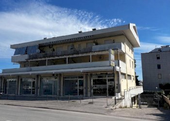 Edificio all\'aperto - Three-room apartment Montesilvano - photo 1