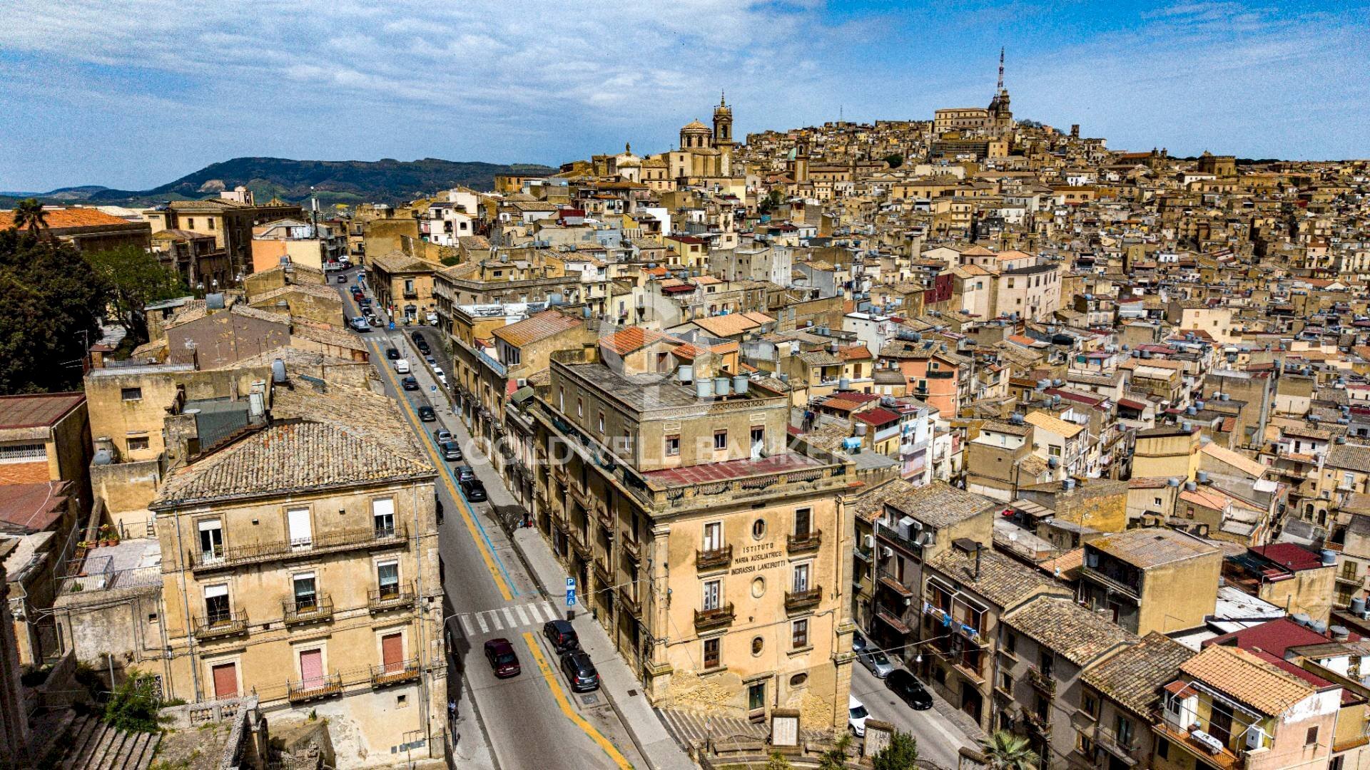 Foto 1 - Stable - Palace Via Roma
 
165 167 169, Caltagirone - photo 1