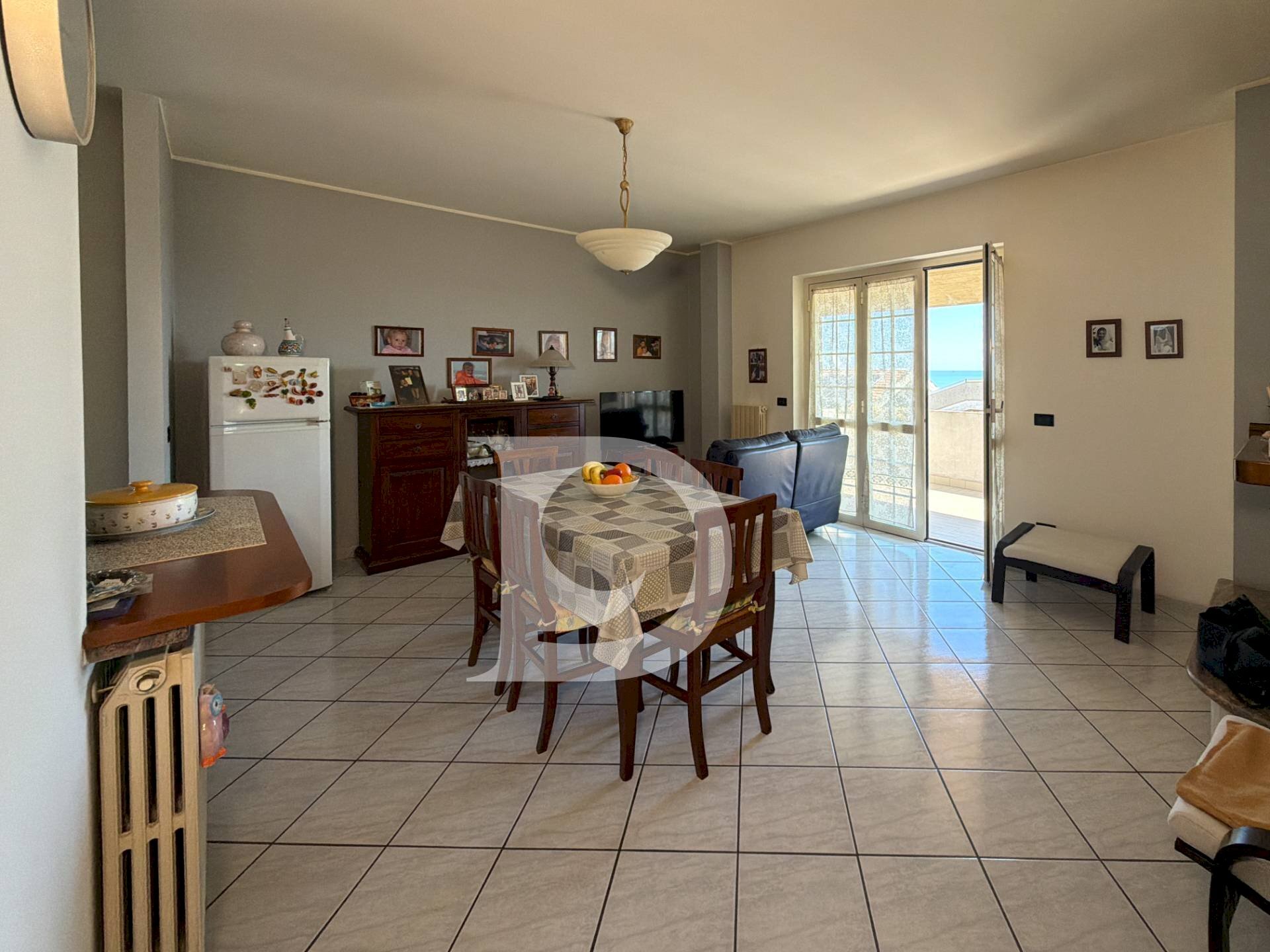 II piano-soggiorno - Casa indipendente Via Marziale
 
22, Silvi - foto 1