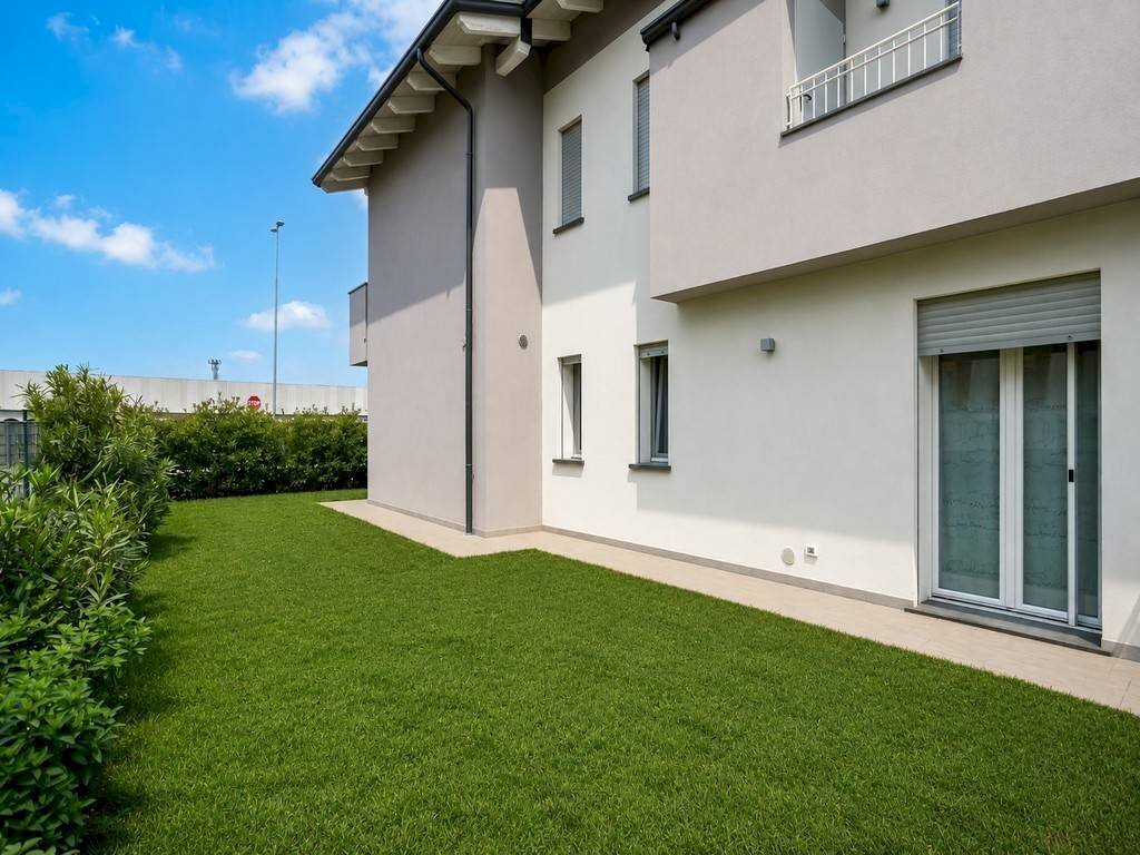 Facciata - Three-room apartment via Alcide De Gasperi, Martinengo - photo 2