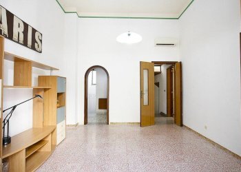 Interno palazzo - Four-room apartment via Nizza, Parabita - photo 6