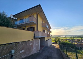 Foto 4 - Trilocale Via Dei Mille
 
16 BIS, Deruta - foto 4