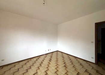 Camera da letto - Two-room apartment via Selene, Carrù - photo 3