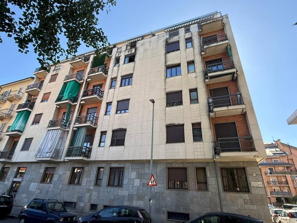 Facciata - Bilocale via Giovanni Poggio, 12, Torino (zona Rebaudengo) - foto 1