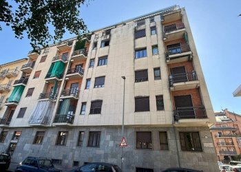 Facciata - Bilocale via Giovanni Poggio, 12, Torino (zona Rebaudengo) - foto 1