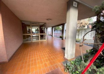 Interno palazzo - Trilocale via Cogne, 37, Torino (zona Rebaudengo) - foto 2