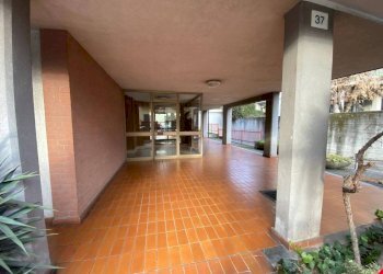 Interno palazzo - Trilocale via Cogne, 37, Torino (zona Rebaudengo) - foto 3