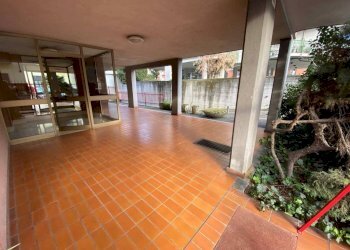 Interno palazzo - Trilocale via Cogne, 37, Torino (zona Rebaudengo) - foto 5