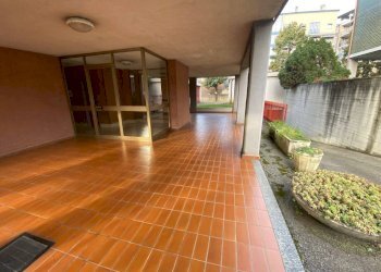 Interno palazzo - Trilocale via Cogne, 37, Torino (zona Rebaudengo) - foto 22