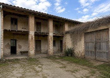 Foto 3 - Rustico via roma
 
1, Brandico - foto 3