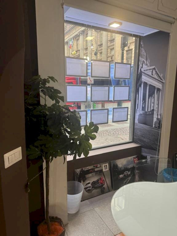 Interno non residenziale - Negozio via Sant'Agostino, 8, Torino (zona Centro) - foto 3