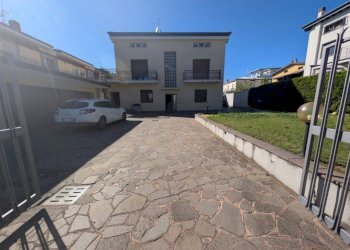 Cortile interno - Appartamento Bergamo (zona Colognola) - foto 37