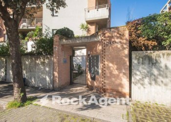 Facciata - Three-room apartment viale Primo Vere, 148, Pescara - photo 28