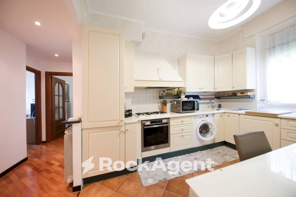 Cucina - Three-room apartment via Nicolò Copernico, 15, Genova (neighborhood San Martino) - photo 3