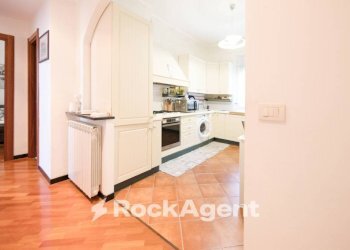 Corridoio - Three-room apartment via Nicolò Copernico, 15, Genova (neighborhood San Martino) - photo 11