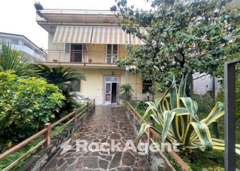 Cortile interno - Villa via Imperia, 17, Albanella - foto 1