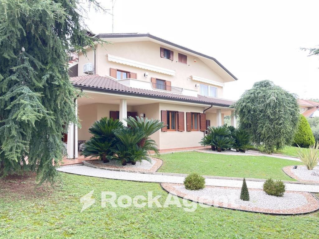Giardino - Villa via FONTANELLE 11, Tortoreto - foto 1