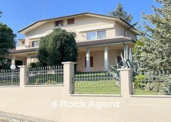 Facciata - Villa via FONTANELLE 11, Tortoreto - foto 2