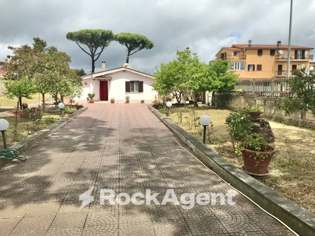 Giardino - Villa via Borgomanero, 36, Roma - foto 1
