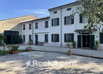 Facciata - Villa via Gabbiana, 6, Castellucchio - foto 2
