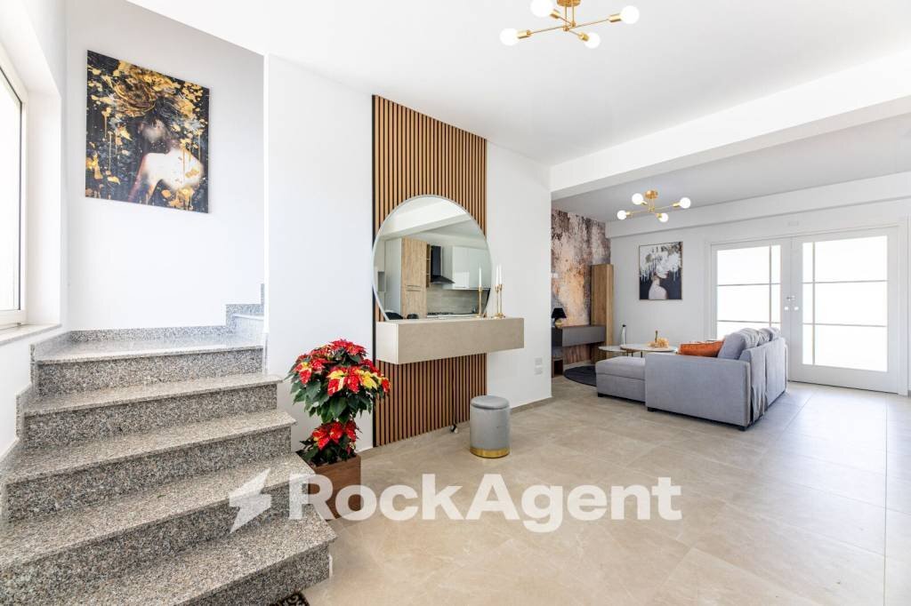 Salone - Villa a Schiera via Giuseppe Di Mario, Furnari - foto 2