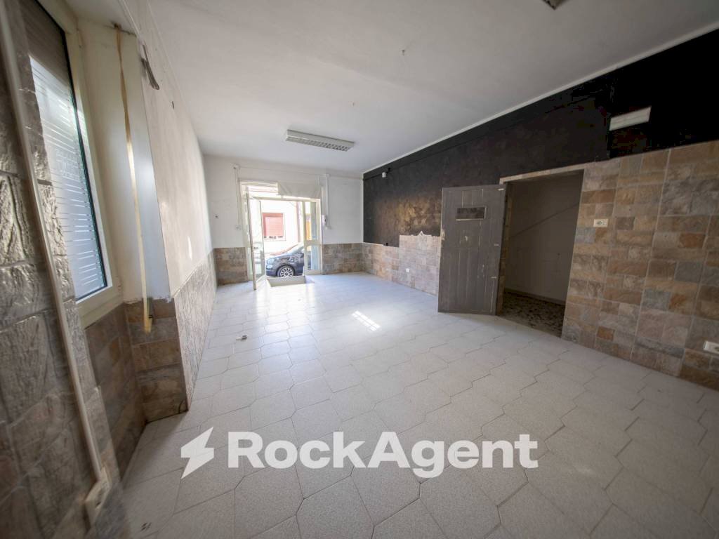 Stanza non arredata - Negozio via Cagliari, 11, Sorso - foto 3