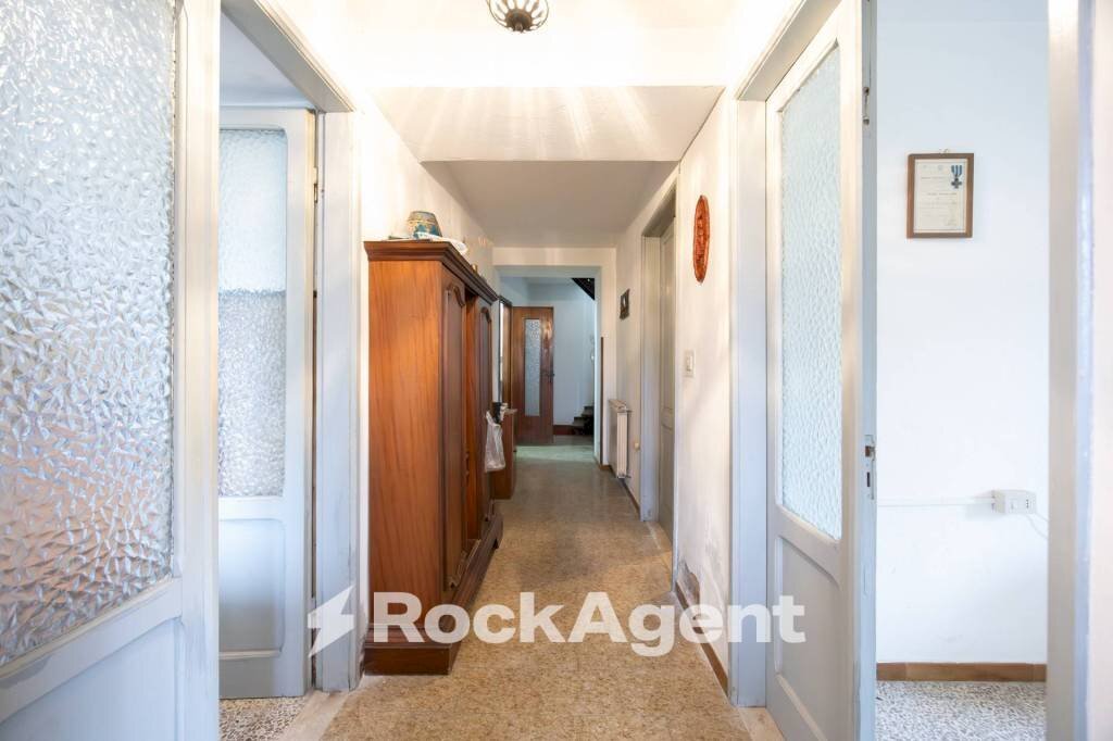 Corridoio - Stabile - Palazzo Località Villa Regnano, Casola in Lunigiana - foto 3