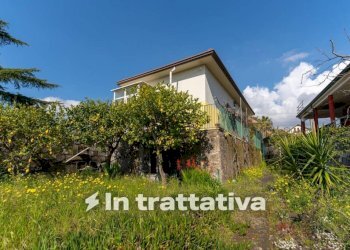 Giardino - Casa indipendente via Tremonti, 18, Pedara - foto 2