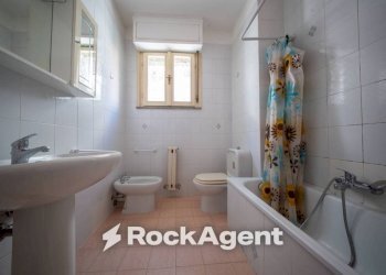 Bagno - Four-room apartment via Budapest, 10, Sassari - photo 18