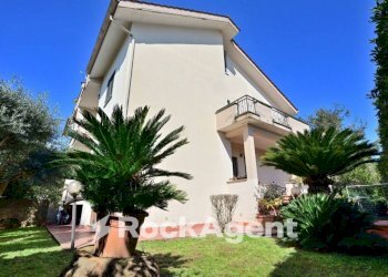 Giardino - Villa via del Colle, 22, Aprilia - foto 1