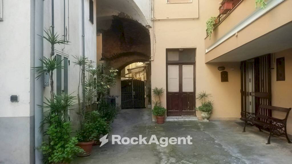 Cortile interno - Appartamento corso Vittorio Emanuele II, 40, Sarno - foto 1