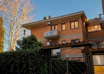 Facciata - Bilocale via Filippo Barigioni, Roma (zona Villaggio Azzurro) - foto 1