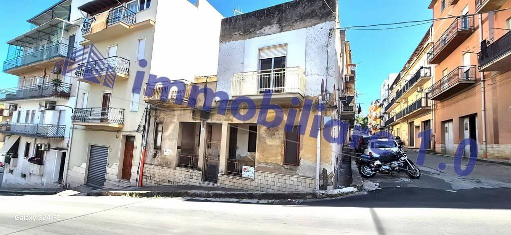 Facciata - Casa indipendente via Arnaldo Fusinato, 57, Alcamo - foto 2