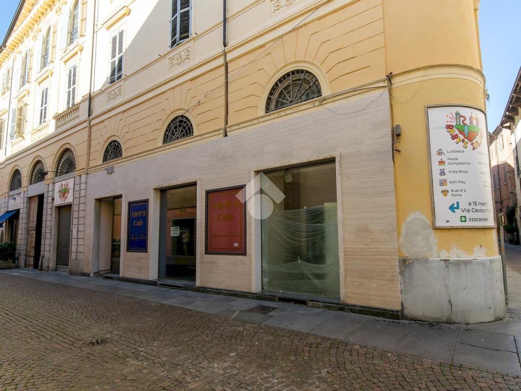 Shop Via Cavour, Casale Monferrato - photo 2