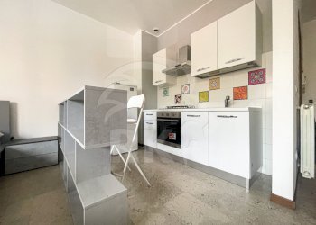 MONOLOCALE ARREDATO (1).jpg - One-room apartment Via Alfonso Torreggiani 1, Bologna (neighborhood Bolognina) - photo 1