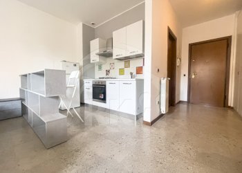 MONOLOCALE ARREDATO (7).jpg - One-room apartment Via Alfonso Torreggiani 1, Bologna (neighborhood Bolognina) - photo 7