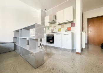 MONOLOCALE ARREDATO (16).jpg - One-room apartment Via Alfonso Torreggiani 1, Bologna (neighborhood Bolognina) - photo 16