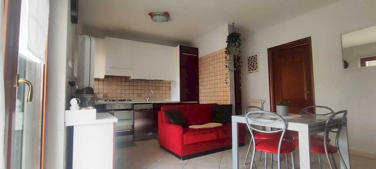 Soggiorno con angolo cottura - Three-room apartment Via Mario Baratta, Roma (neighborhood Pigneto) - photo 1