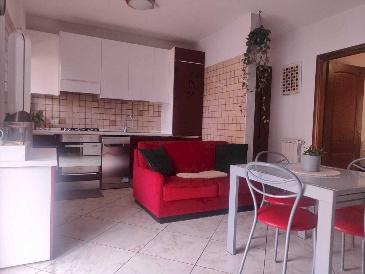 Soggiorno con angolo cottura - Three-room apartment Via Mario Baratta, Roma (neighborhood Pigneto) - photo 2