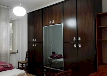 camera matrimoniale 2 armadio.jpg - Apartment Pescara - photo 6